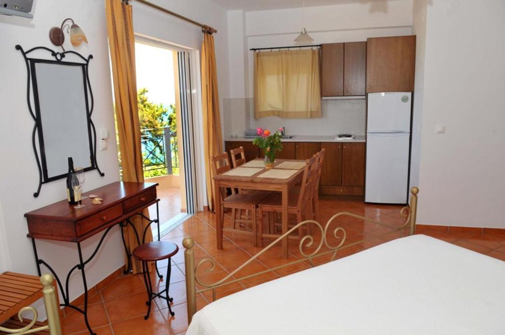 Kasimis Apartment Kyparissia Exterior photo
