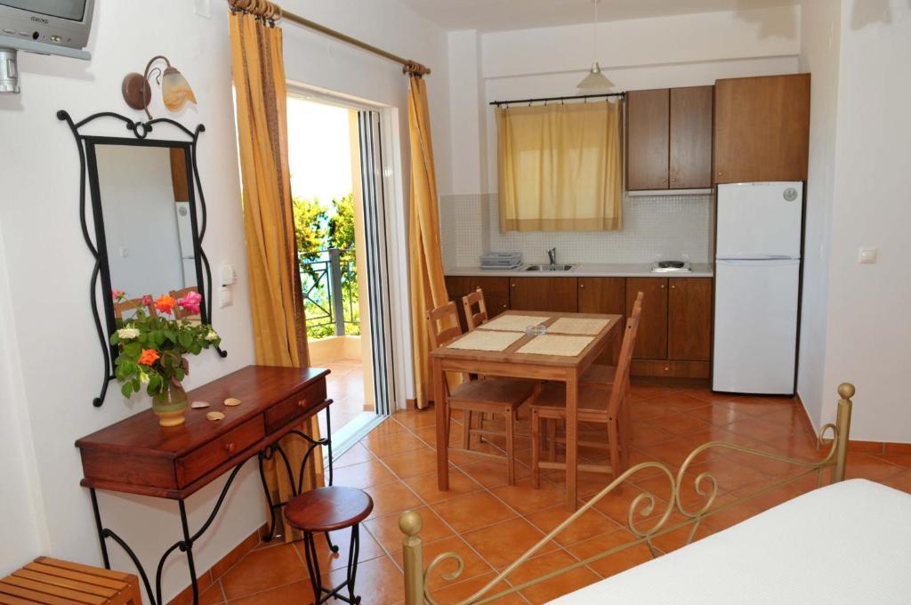 Kasimis Apartment Kyparissia Exterior photo